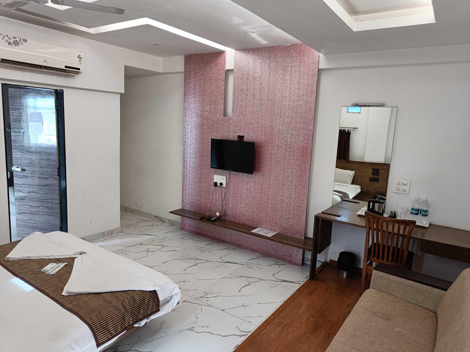 Spot On Harihar Lodging And Yatri Niwas Hotel Kolhapur Ngoại thất bức ảnh